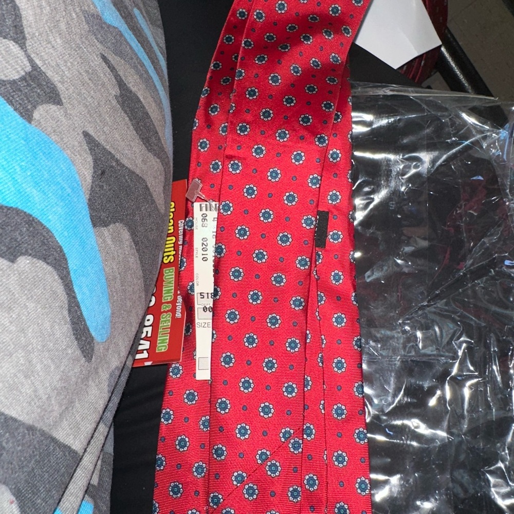 Two Christian Dior Ties 100 percent silk The red one - Picture 4 of 15